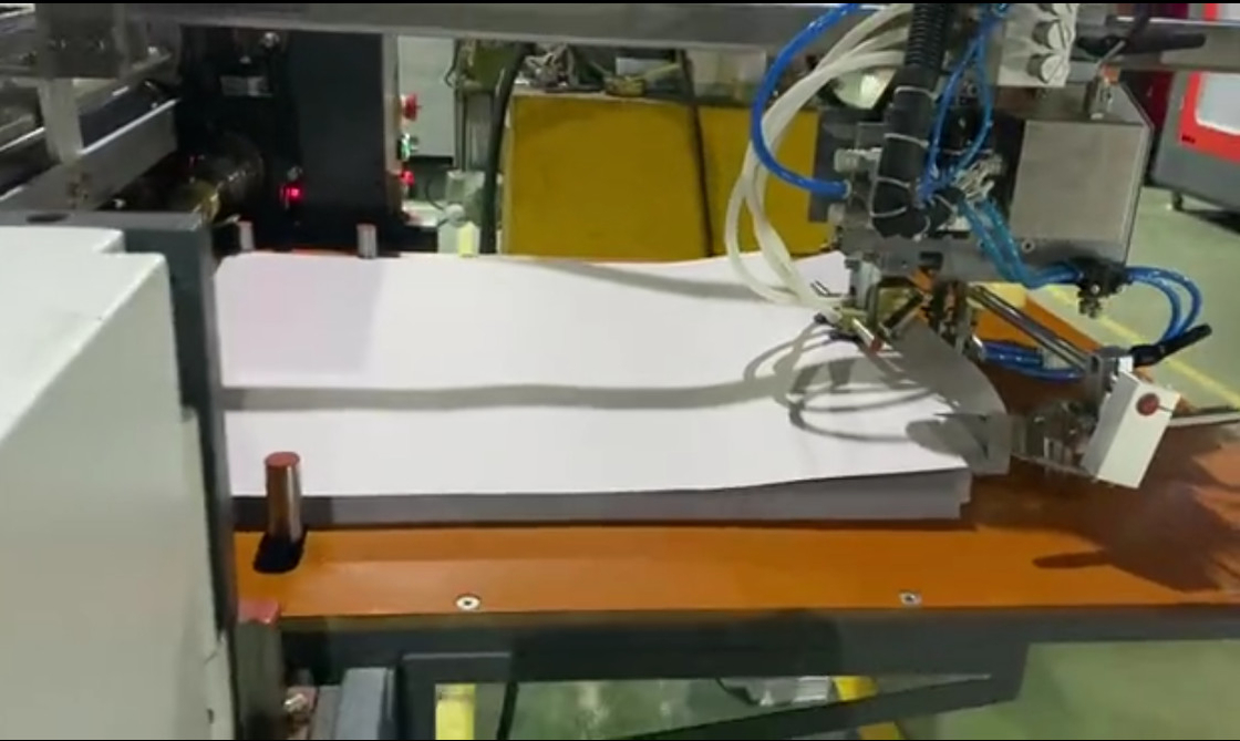自動硬い箱を作る機械 電話箱 プレゼント箱 化粧品箱 宝石箱 メーカーマシン