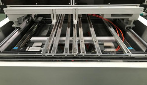 ケースを作るための視覚位置付け機械 本カバーボックス 包装箱 包装箱 メーカー マシン