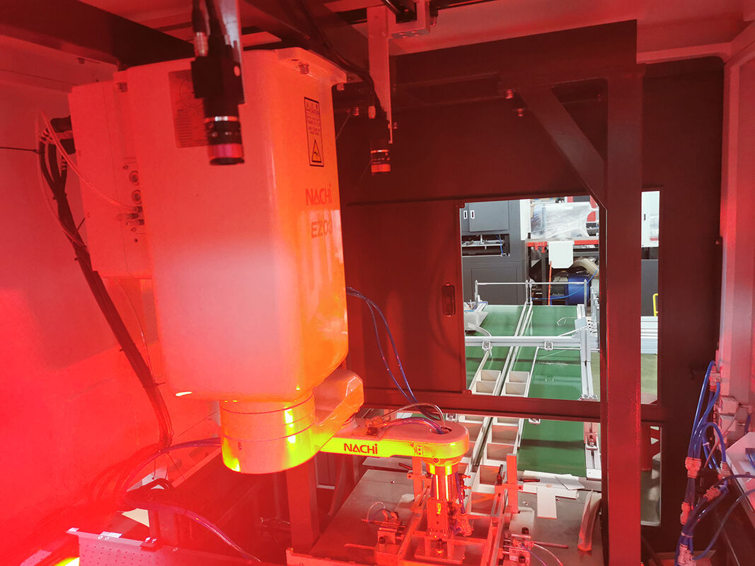 PLC制御システム 自動箱包装機 完成品サイズのために設計された L W H 400 300 140 mm と 55 35 12 mm 包装プロセス