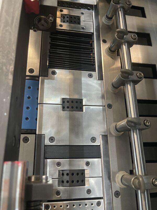 3D ゴールディング 自動 ホットフォリューム スタンプリング マシン 全範囲のパッケージ紙,カラースタンプリング